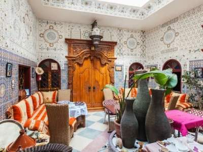 Aranżacja wnętrza w stylu orientalnym – harmonia i spokój w Twoim domu